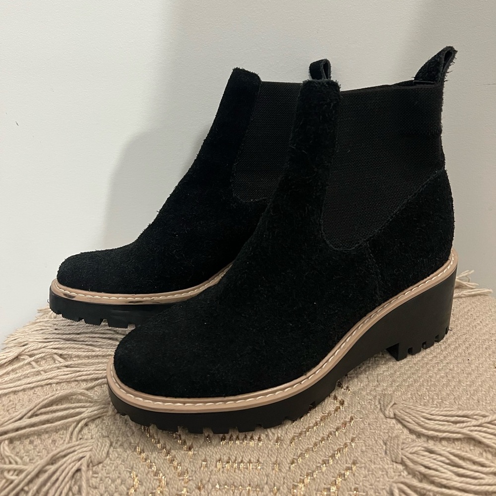 Dolce Vita HELEN Wedge Chelsea Boots – Black | Size 6 | Chunky Lug Sole - Picture 2 of 8